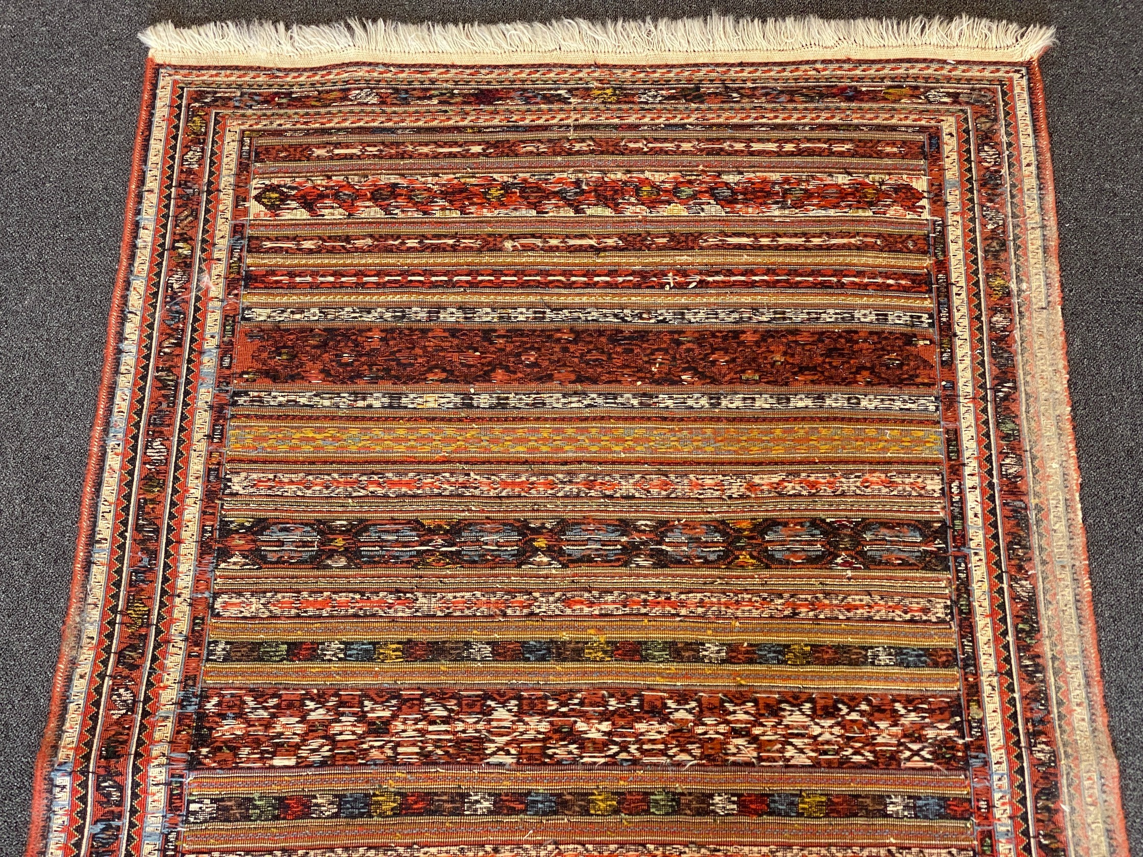 A fine Sumac flatweave polychrome rug 160 x 100 cms